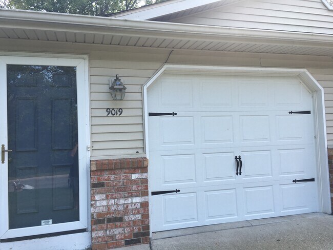 Building Photo - 9019 Saddle Horn Dr