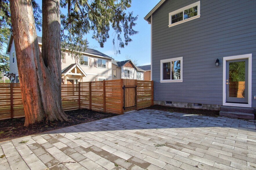 Building Photo - 9424 N Macrum Ave