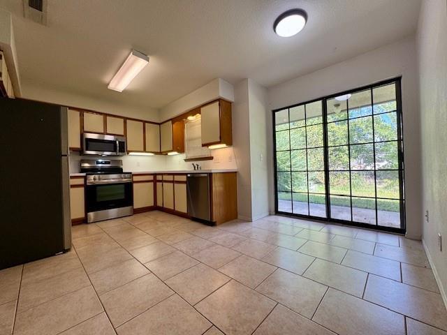 Building Photo - 221 Fox Run Pl