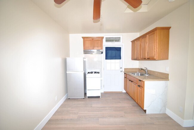 Building Photo - 3820 Cedar Ave