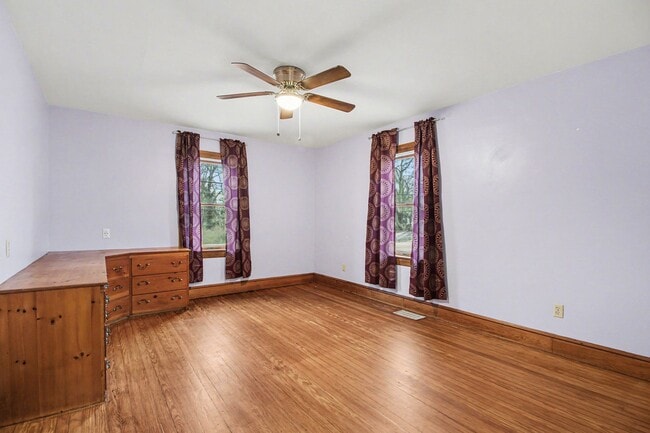 Building Photo - House For Rent