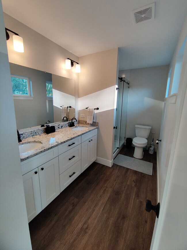 Building Photo - 1205 Fuller St