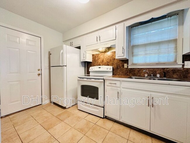 Building Photo - 1235 Kings Mountain Ct