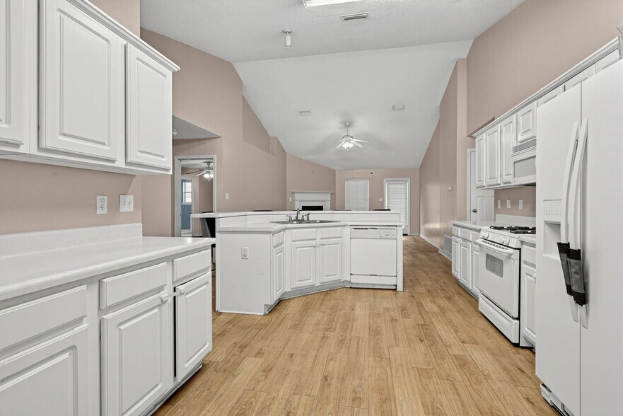 Building Photo - 1387 Hunters Ridge Dr W