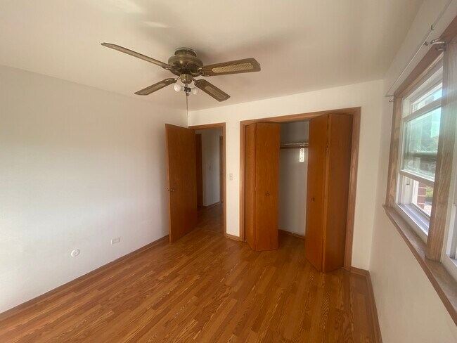 Building Photo - 3553 N Neenah Ave