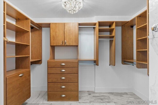 Building Photo - 1830 Avenida Del Mundo