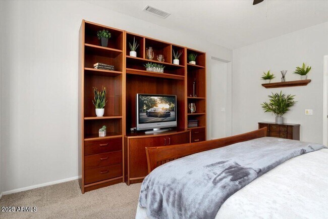 Building Photo - 16232 W Tapatio Dr