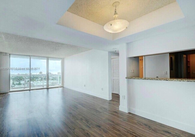 Building Photo - 650 West Ave