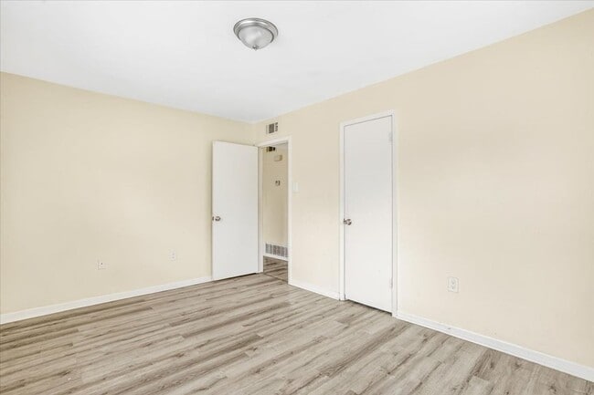 Building Photo - 2-Bedroom Apartment in Convenient Savannah Location
