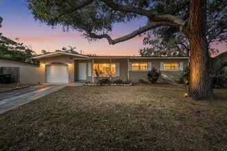 Building Photo - 1452 S Evergreen Ave