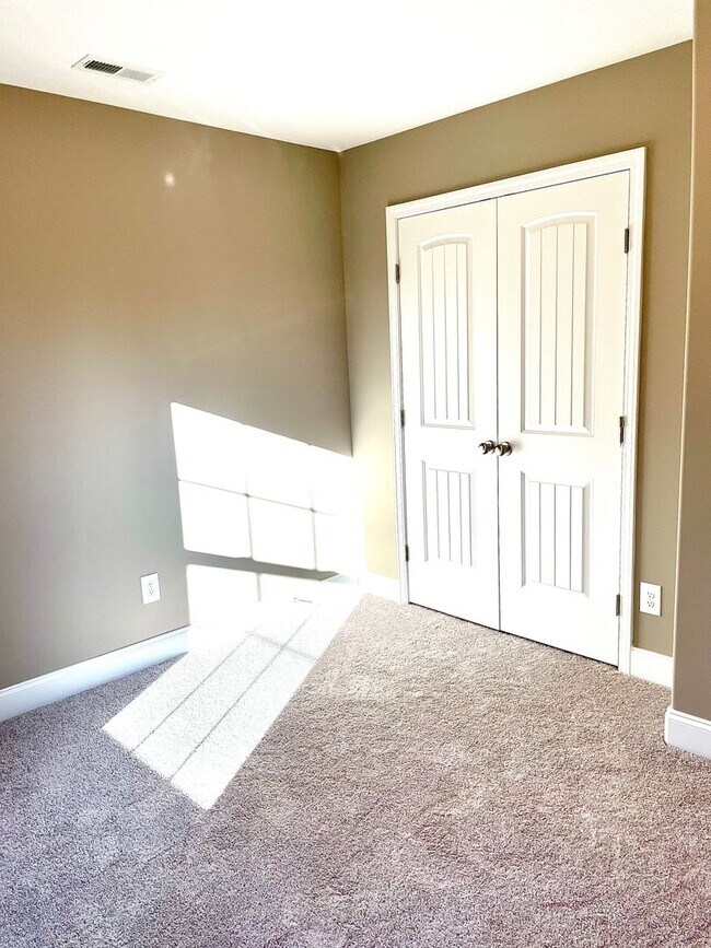 Building Photo - Beautiful New Build iN Fountain City