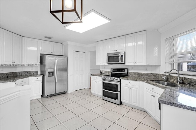 Building Photo - 1413 SW 158th Ave