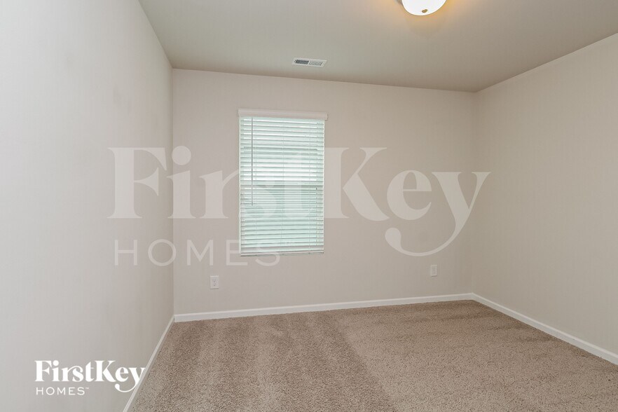 Building Photo - 9526 Hamel St