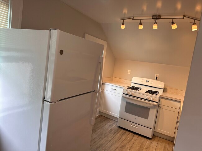 kitchen - 24 Corinne St SW