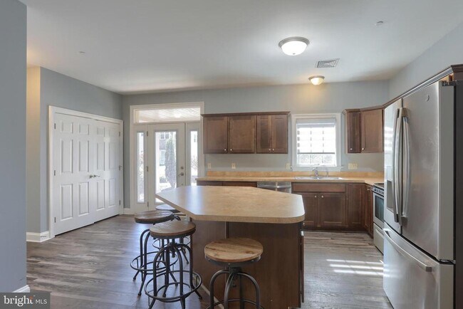 Building Photo - 101 High Pointe Dr