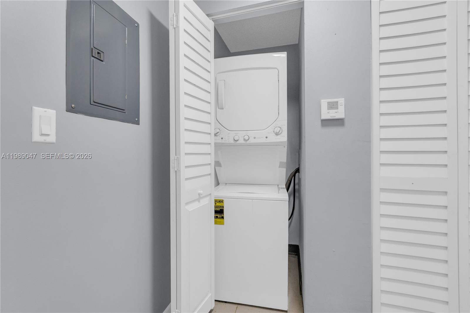 Building Photo - 185 SE 14th Ter