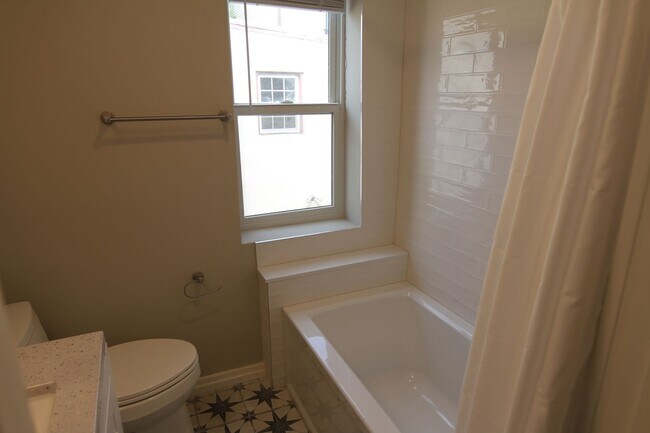 Building Photo - 3945 Baring St