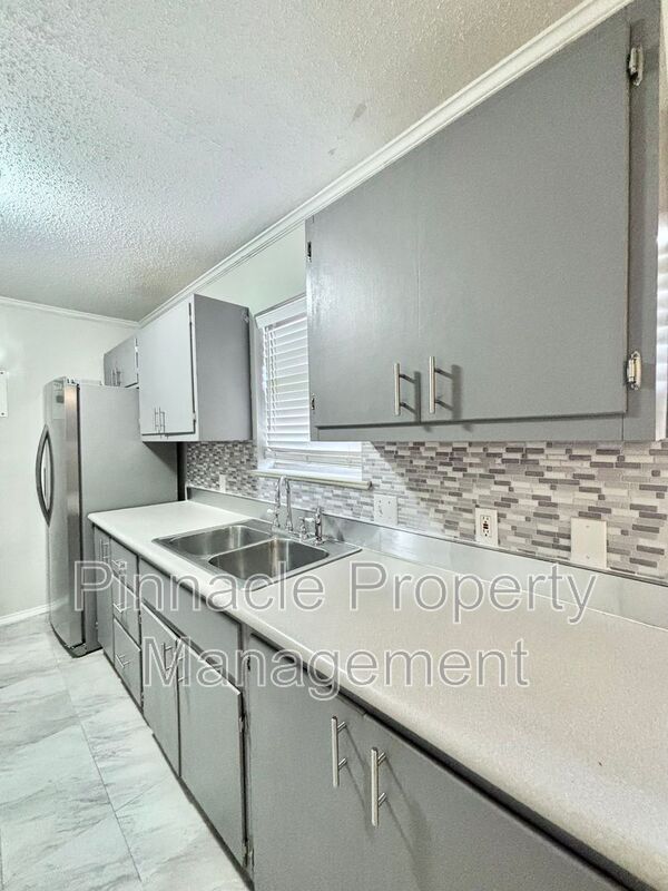 Building Photo - 1102 E 23rd St