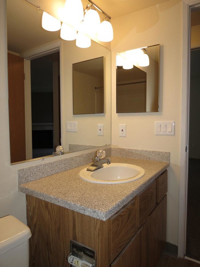 Alvista Lake Meridian Kent, WA Apartment Finder