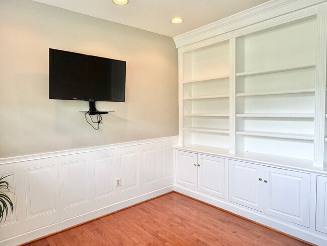 Building Photo - GORGEOUS FORMER MODEL HOME - MINUTES TO QUANTICO