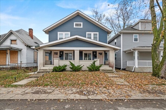 Primary Photo - 201 N Gray St