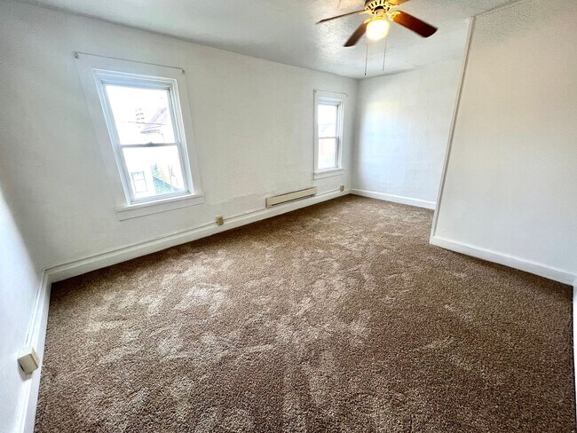 Building Photo - 1613 Fourth Avenue (Full Service)