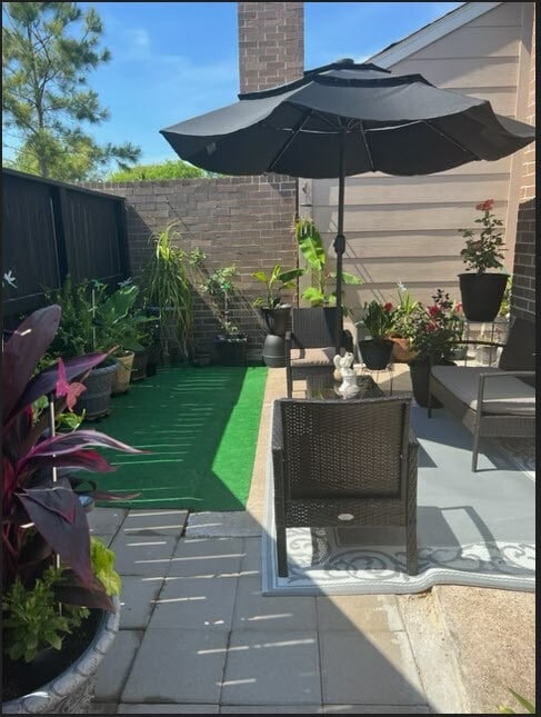 Building Photo - 13840 Hollowgreen Dr