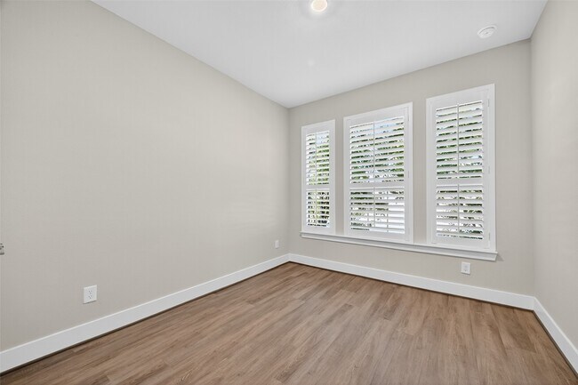 Building Photo - 5350 Lantana River Ln