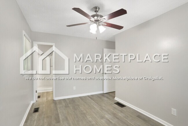 Building Photo - 8206 Huntington Dr