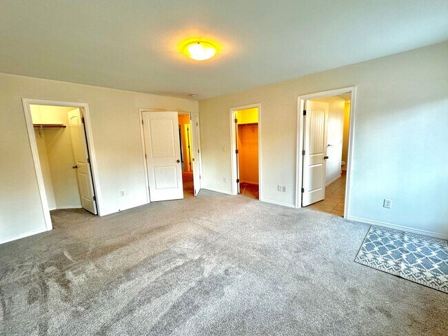 Building Photo - Spacious 4-Bedroom Home with Modern Comforts in Spanaway, WA