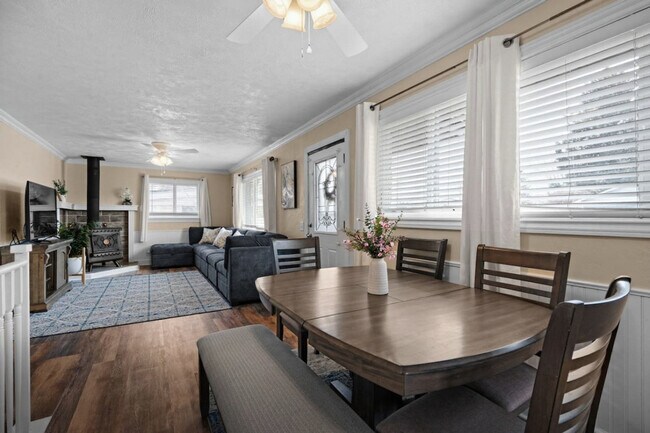 Building Photo - 428 Edwards Ave