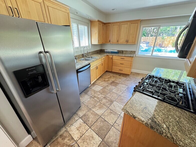 Building Photo - 3957 Woodfield Dr