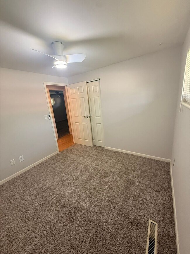 Building Photo - 4820 Rexwood Dr
