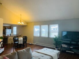 Building Photo - 1685 Olympus Dr