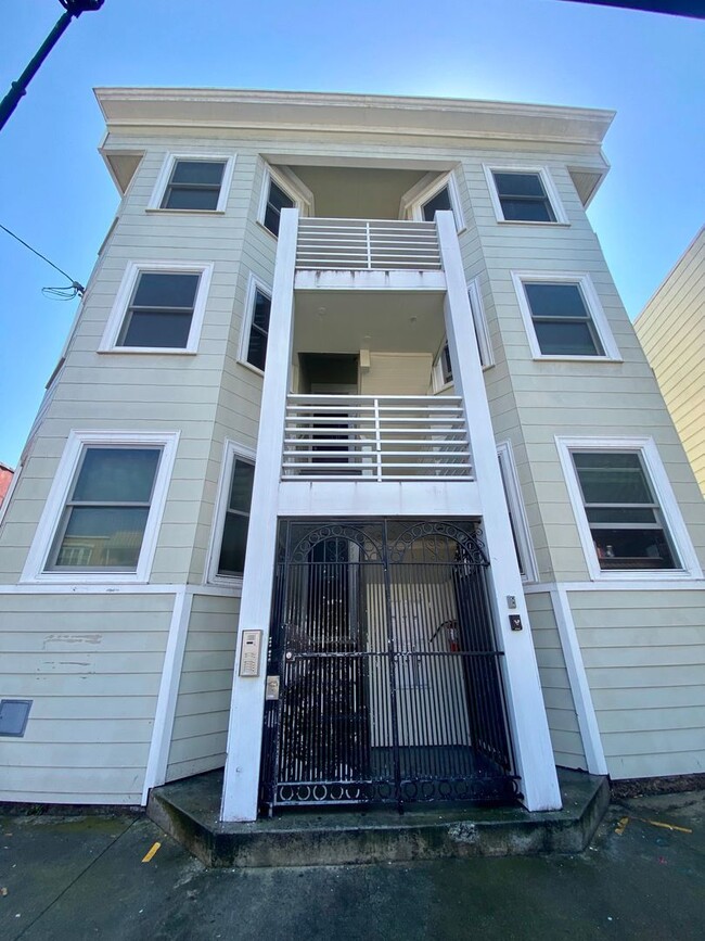 Building Photo - 1755 Fulton St