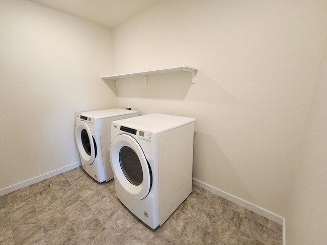 Building Photo - Stunning New Build In Wide Open Bennett!