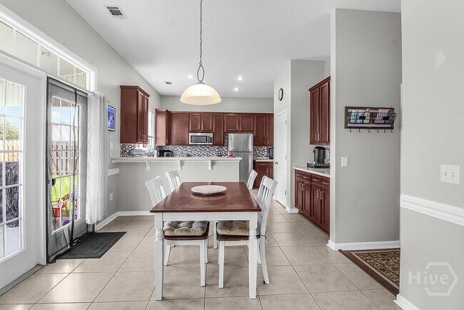 Building Photo - 721 Canyon Dr