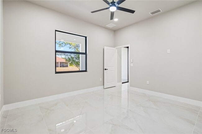 Building Photo - 2606 25th St SW