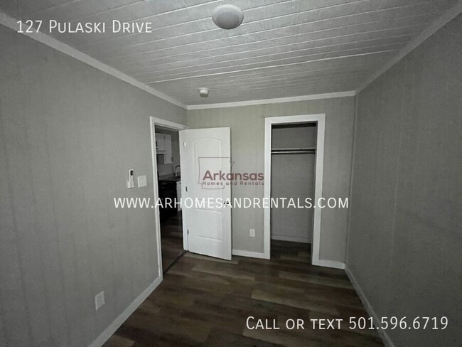 Building Photo - 127 Pulaski Dr