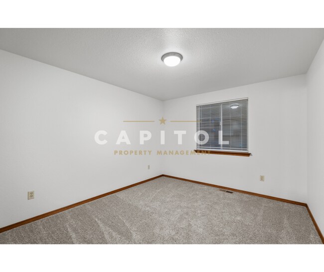 Building Photo - 1402 5th Ave SW