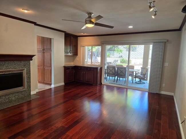 Building Photo - Stunning single-story Vista Del Cerro home with a private backyard oasis designed for effortless ...