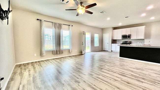 Building Photo - 21422 Bluebonnet Cove Ct