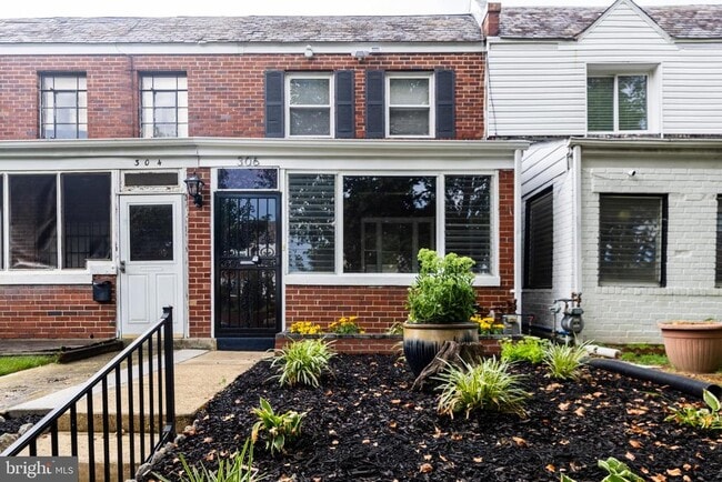 Primary Photo - 306 35th St NE