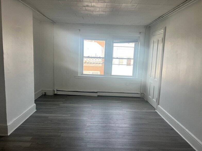 Building Photo - 416 E Main St