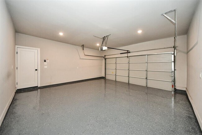 Building Photo - 2189 Mansfield St