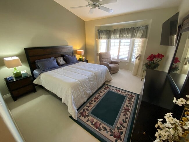 Building Photo - Wonderful 2 bed/2 bath home located in Summerlin