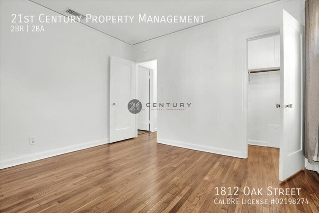 Building Photo - 1812 Oak St