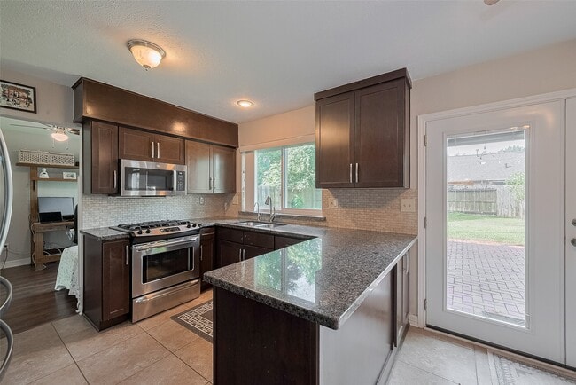 Building Photo - 3426 Hidden Creek Dr