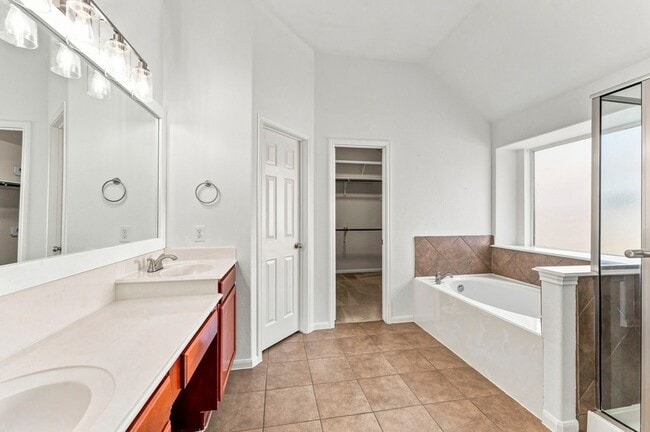 Building Photo - 27730 Geneva Hills Ln