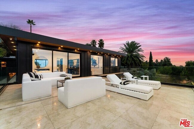 Building Photo - 9031 Alto Cedro Dr